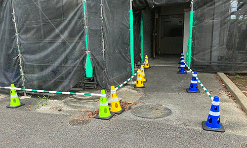 工事現場で使われる穴あきコーン